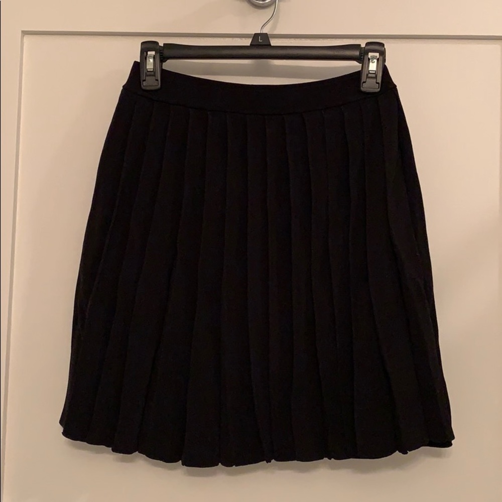 J. McLaughlin Black pleated mini skirt!